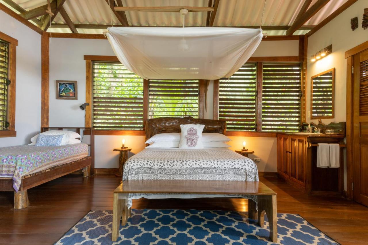 Casa Cayuco Eco-Adventure Lodge Bocas Town Exterior foto