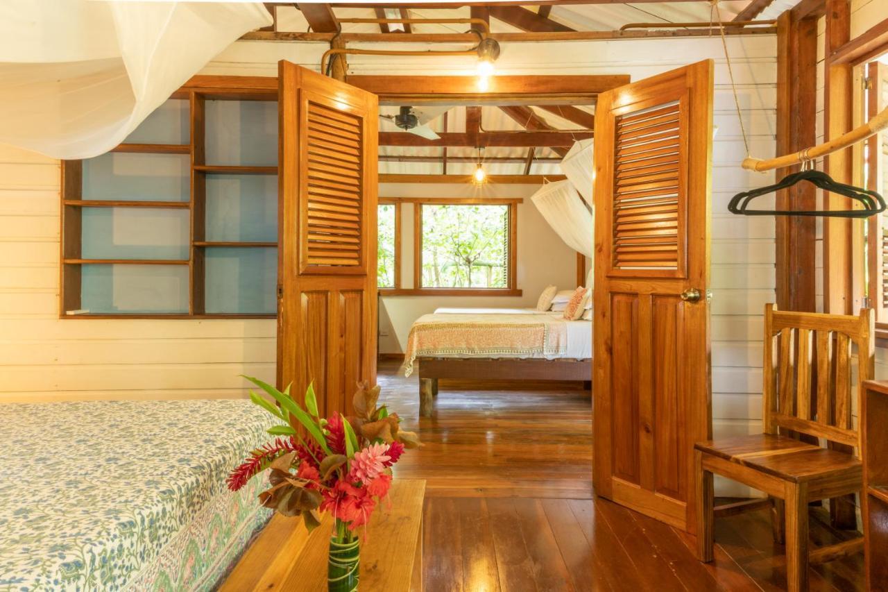 Casa Cayuco Eco-Adventure Lodge Bocas Town Exterior foto