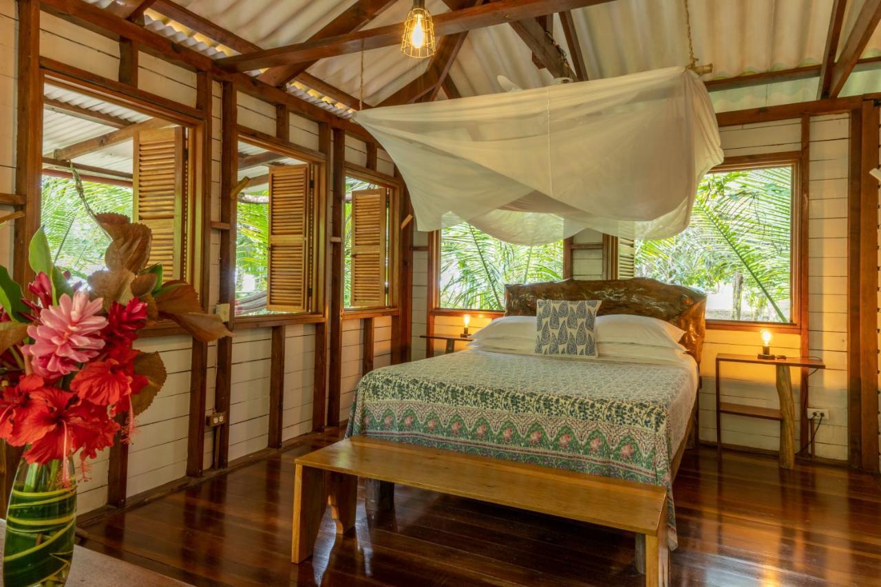 Casa Cayuco Eco-Adventure Lodge Bocas Town Exterior foto