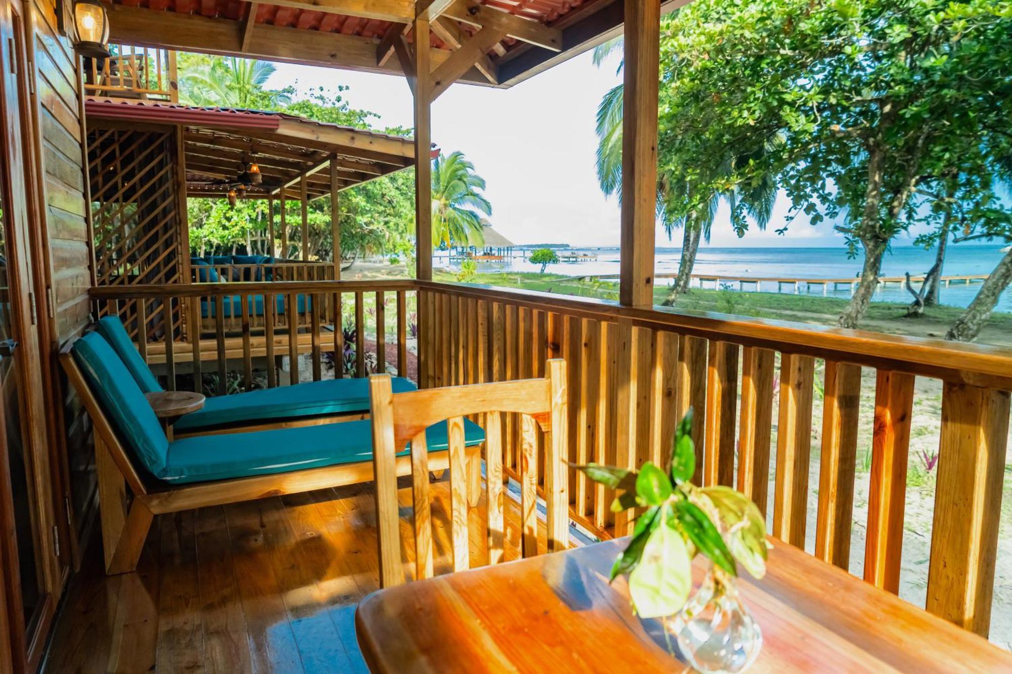 Casa Cayuco Eco-Adventure Lodge Bocas Town Exterior foto