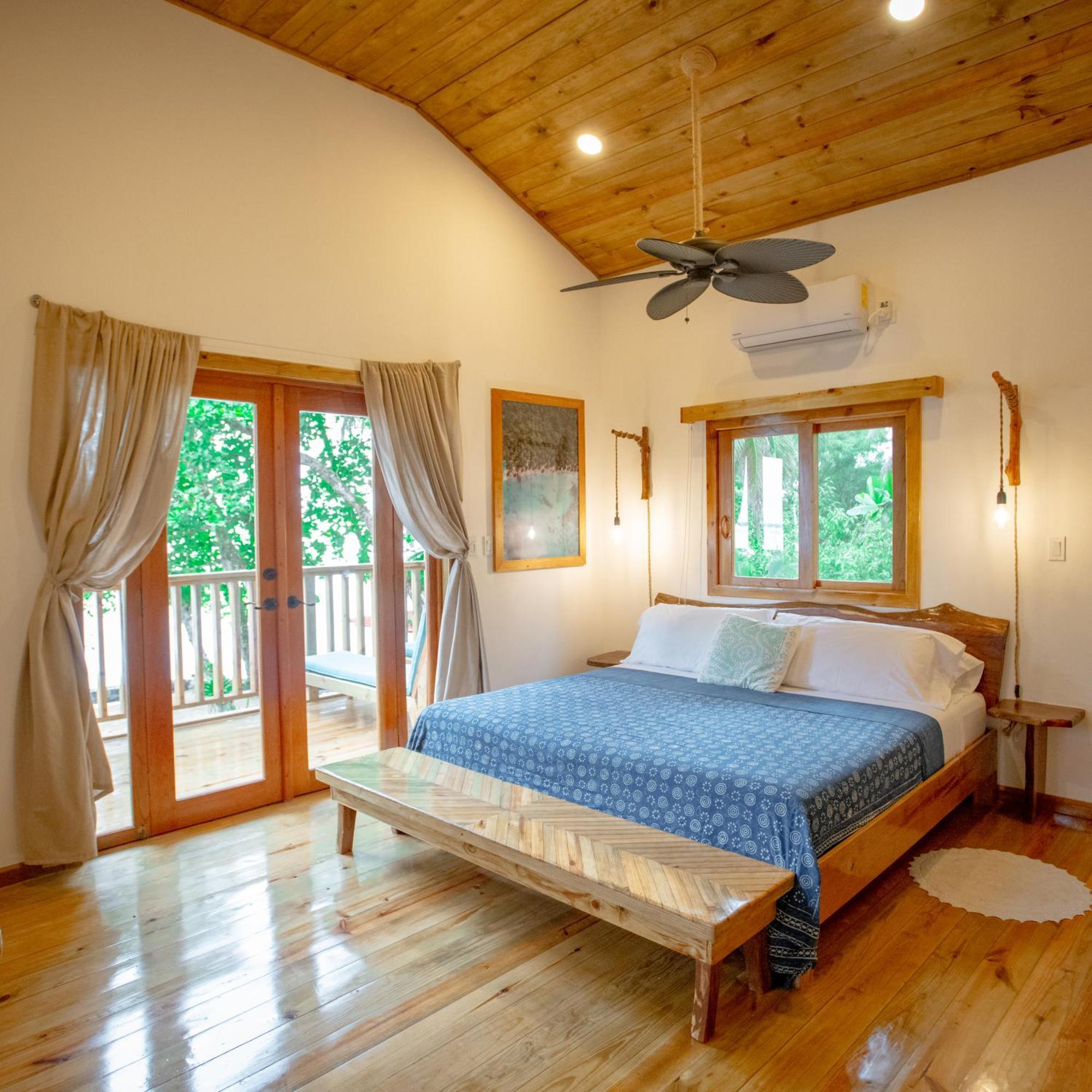Casa Cayuco Eco-Adventure Lodge Bocas Town Exterior foto