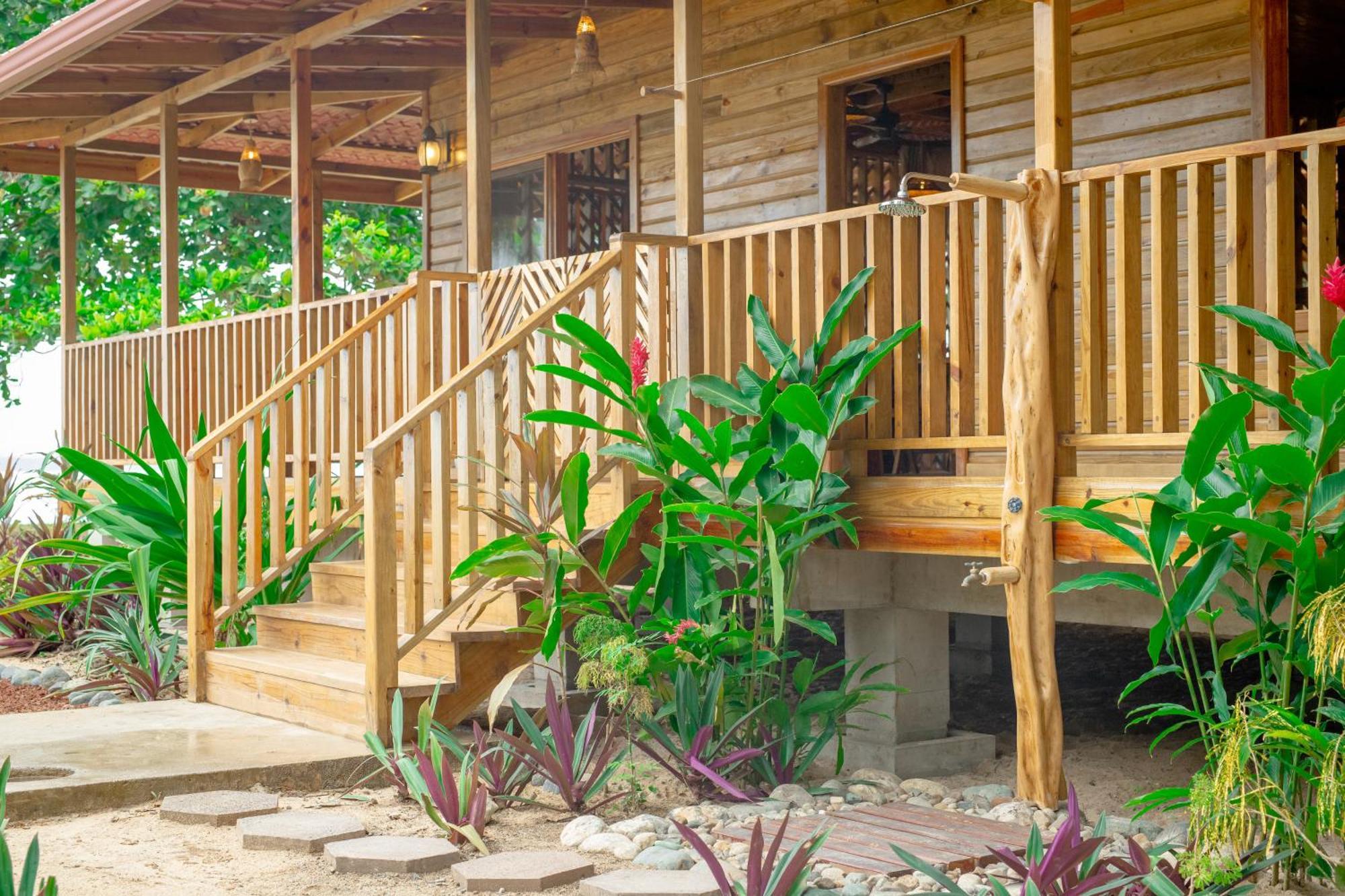 Casa Cayuco Eco-Adventure Lodge Bocas Town Exterior foto